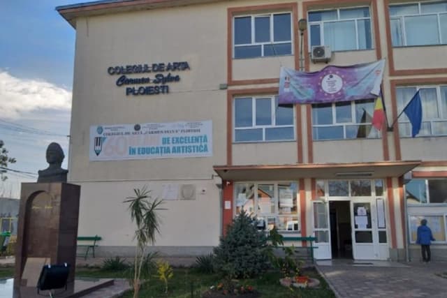  Peste 400 de Elevi Înscriși, Doar Cei Mai Buni Promovează!