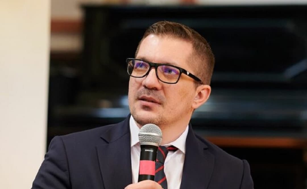 Drogurile, tema principală în muzica celor 21 de rapperi de la Beach, Please!