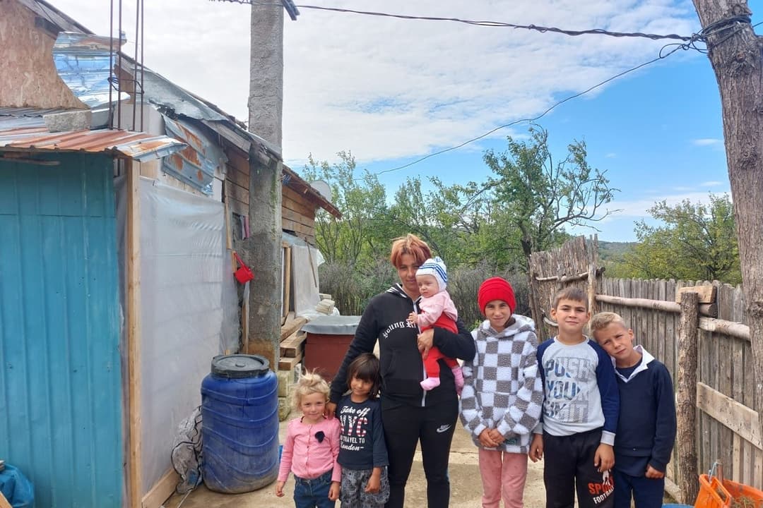  Lupta Zilnică de a Crește Șapte Copii Singură, Fără Sprijin