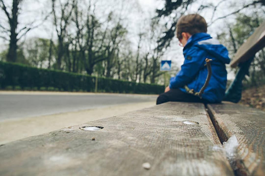 Departe de statistici, aproape de dorința părintească de a le asigura un viitor mai bun.